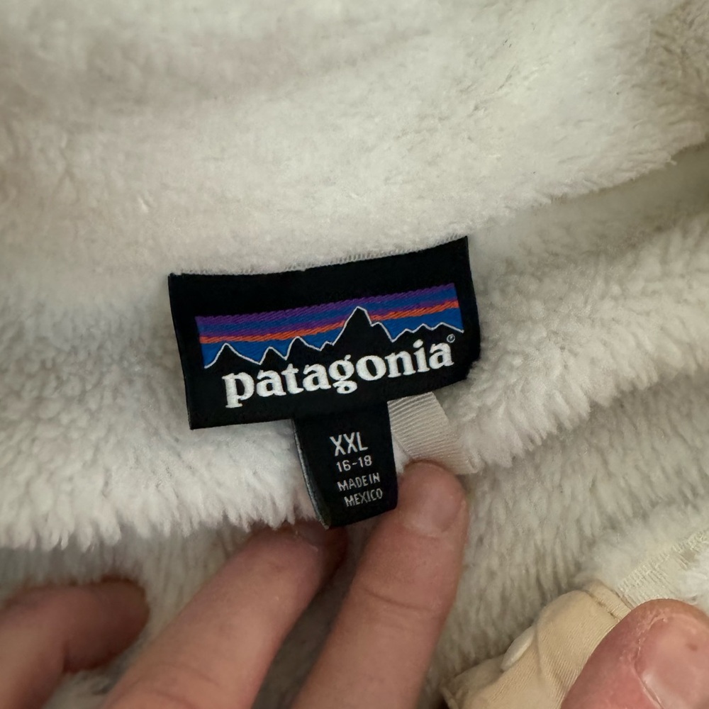 Off white Patagonia sweatshirt/jacket